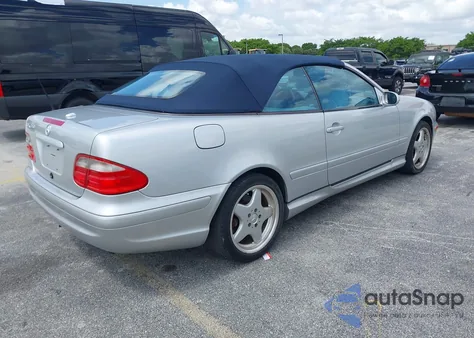 2001 Mercedes-Benz Clk-Class Base (A5) из США, поврежденный, VIN WDBLK70GX1T069063